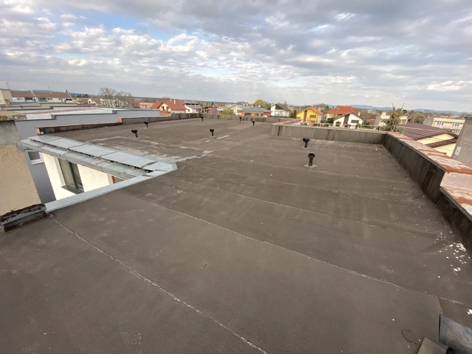Čečejovce, House – Flat roof waterproofing repair and insulation — Before renovation