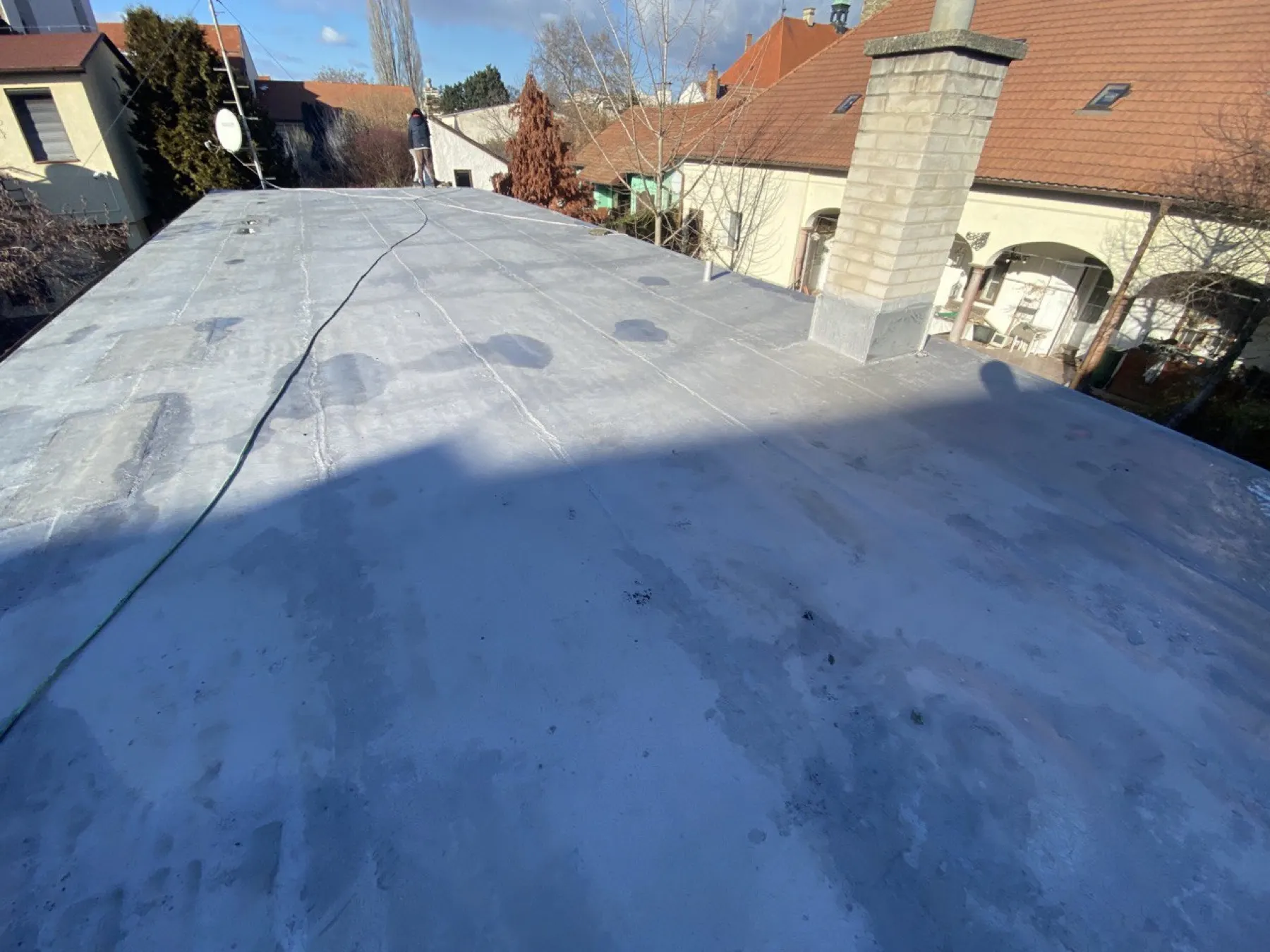 Komárno, House – Flat roof waterproofing repair and insulation — Before renovation