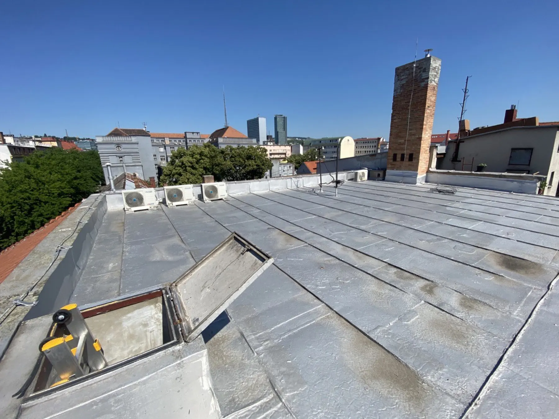 Bratislava, Apartment building – Flat roof waterproofing repair — Before renovation