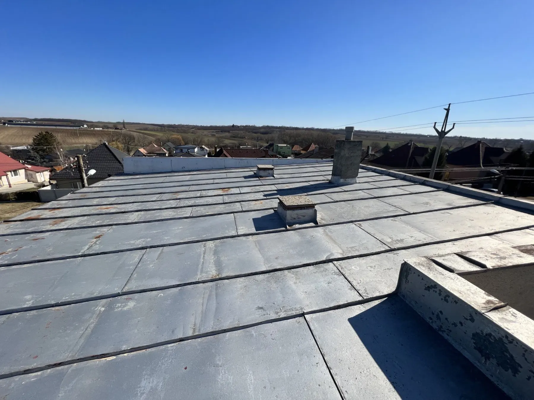 Svätoplukovo, House – Flat roof waterproofing repair and insulation — Before renovation
